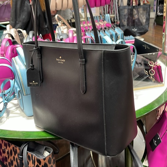 Kate Spade Schuyler Medium Tote
COLOR:
Black
NWT - Picture 3 of 16